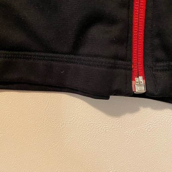 The North Face Black and Red Lightweight Jacket - Picture 8 of 8
